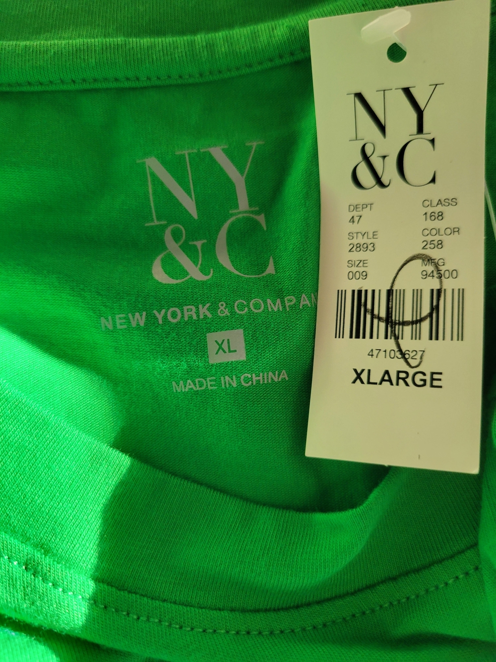 New York & Company Green Short Sleeve Crop Tee - Picture 4 of 4